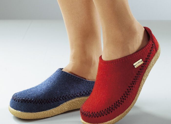 Haflinger Hausschuh aus Wollfilz BLAU